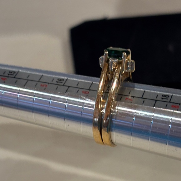 Elegant Gold and Green Gemstone Ring. Avon Reversible ring size 6 1/2. - Picture 9 of 11